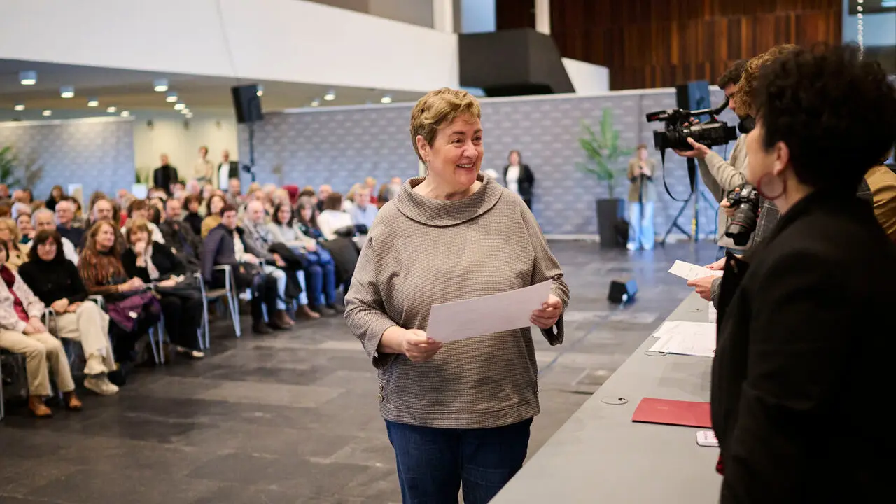 La presidenta de Navarra, Mar&iacute;a Chivite, preside el acto de homenaje a las personas empleadas de la Administraci&oacute;n Foral de Navarra jubiladas o fallecidas en 2025. PABLO LASAOSA
