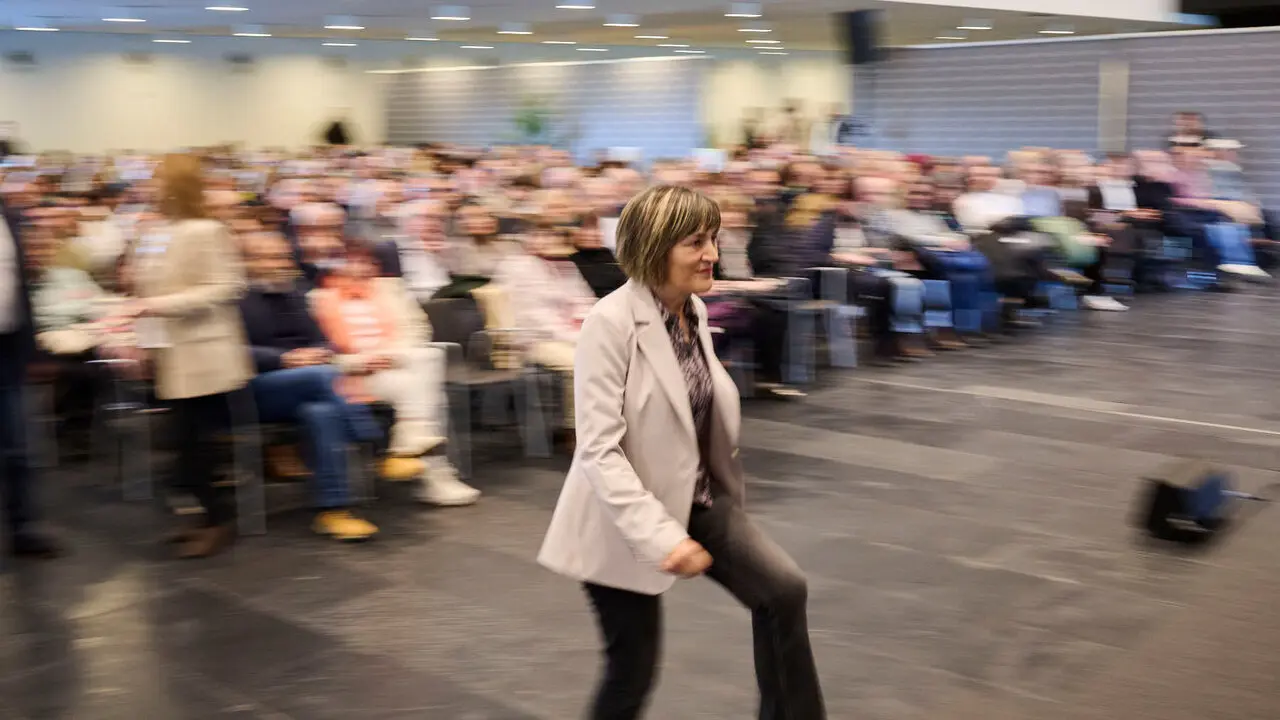 La presidenta de Navarra, Mar&iacute;a Chivite, preside el acto de homenaje a las personas empleadas de la Administraci&oacute;n Foral de Navarra jubiladas o fallecidas en 2025. PABLO LASAOSA