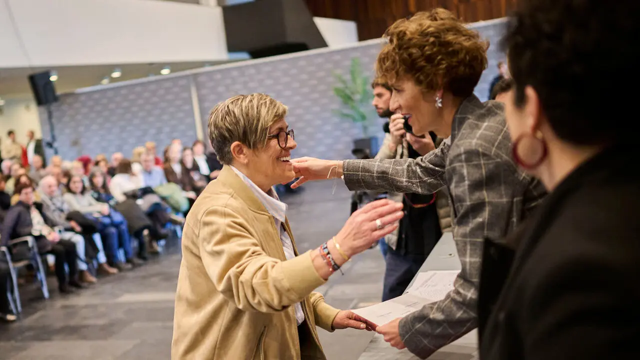 La presidenta de Navarra, Mar&iacute;a Chivite, preside el acto de homenaje a las personas empleadas de la Administraci&oacute;n Foral de Navarra jubiladas o fallecidas en 2025. PABLO LASAOSA
