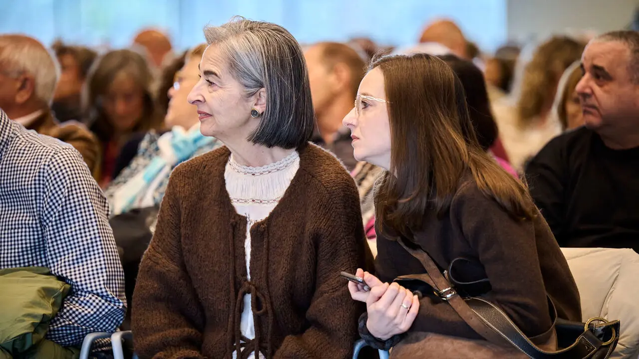 La presidenta de Navarra, Mar&iacute;a Chivite, preside el acto de homenaje a las personas empleadas de la Administraci&oacute;n Foral de Navarra jubiladas o fallecidas en 2025. PABLO LASAOSA