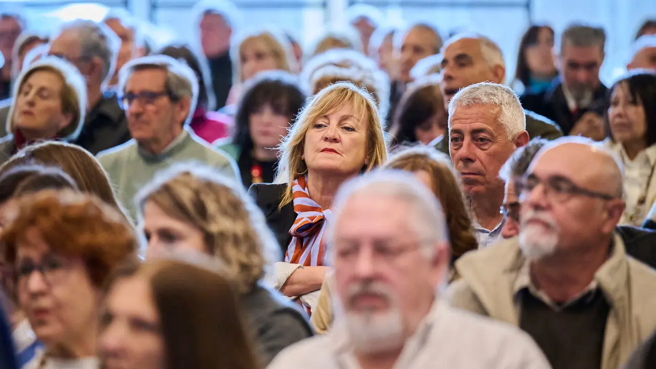 La presidenta de Navarra, Mar&iacute;a Chivite, preside el acto de homenaje a las personas empleadas de la Administraci&oacute;n Foral de Navarra jubiladas o fallecidas en 2025. PABLO LASAOSA