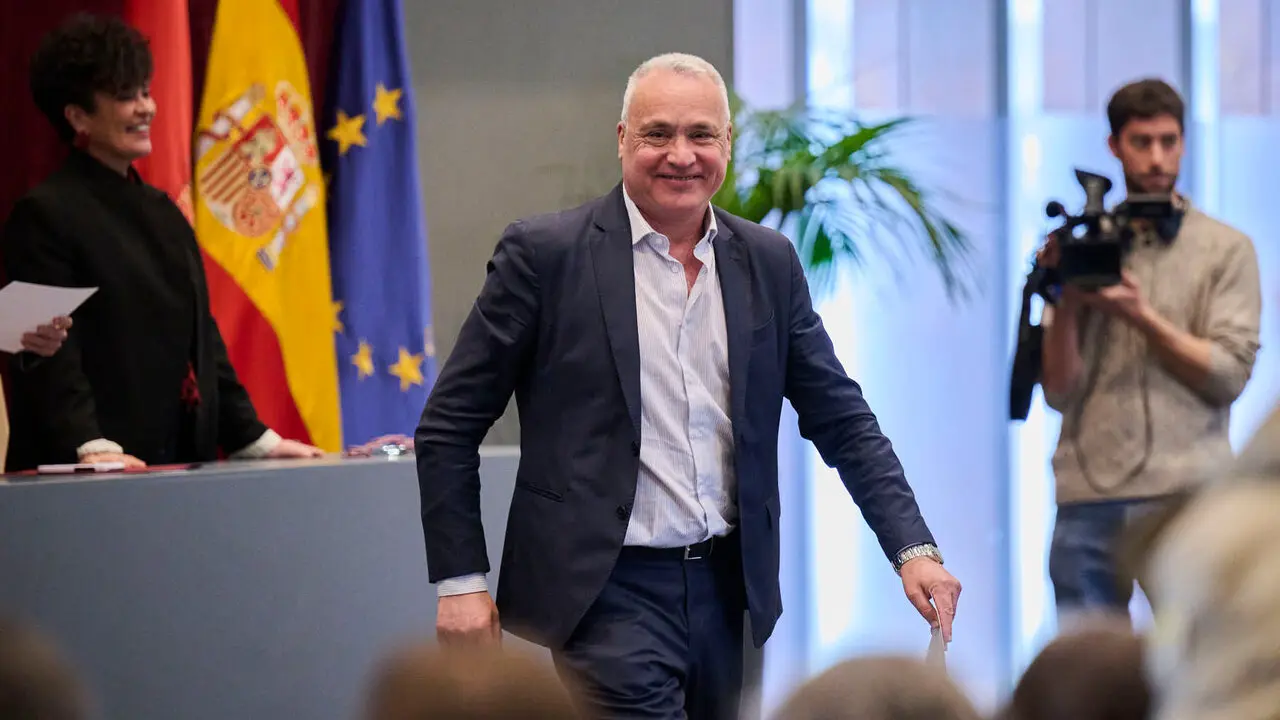 La presidenta de Navarra, Mar&iacute;a Chivite, preside el acto de homenaje a las personas empleadas de la Administraci&oacute;n Foral de Navarra jubiladas o fallecidas en 2025. PABLO LASAOSA