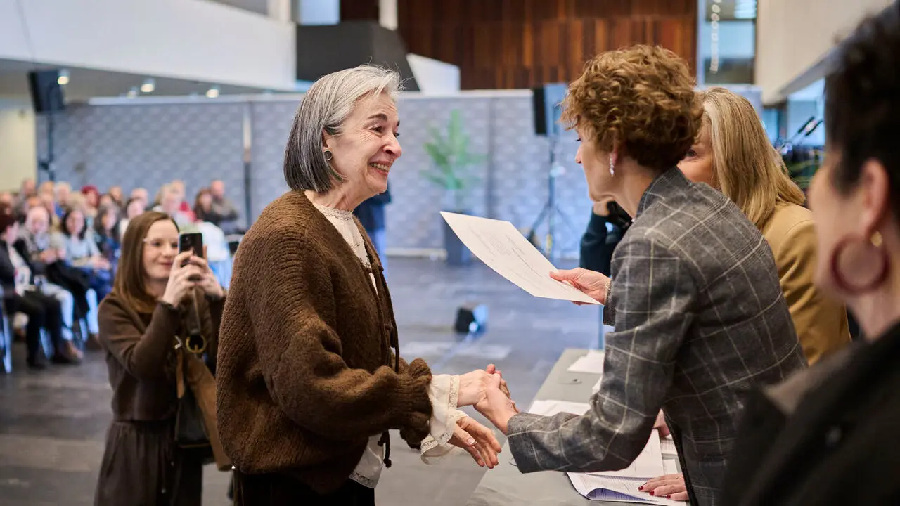 La presidenta de Navarra, Mar&iacute;a Chivite, preside el acto de homenaje a las personas empleadas de la Administraci&oacute;n Foral de Navarra jubiladas o fallecidas en 2025. PABLO LASAOSA