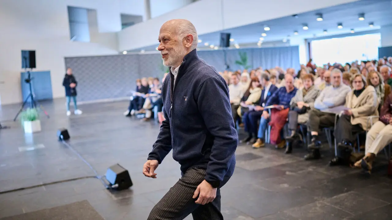 La presidenta de Navarra, Mar&iacute;a Chivite, preside el acto de homenaje a las personas empleadas de la Administraci&oacute;n Foral de Navarra jubiladas o fallecidas en 2025. PABLO LASAOSA
