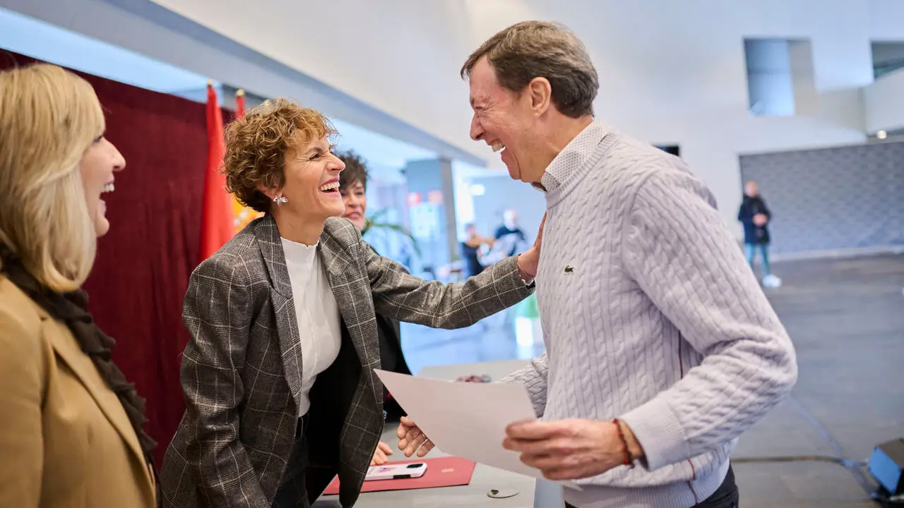 La presidenta de Navarra, Mar&iacute;a Chivite, preside el acto de homenaje a las personas empleadas de la Administraci&oacute;n Foral de Navarra jubiladas o fallecidas en 2025. PABLO LASAOSA