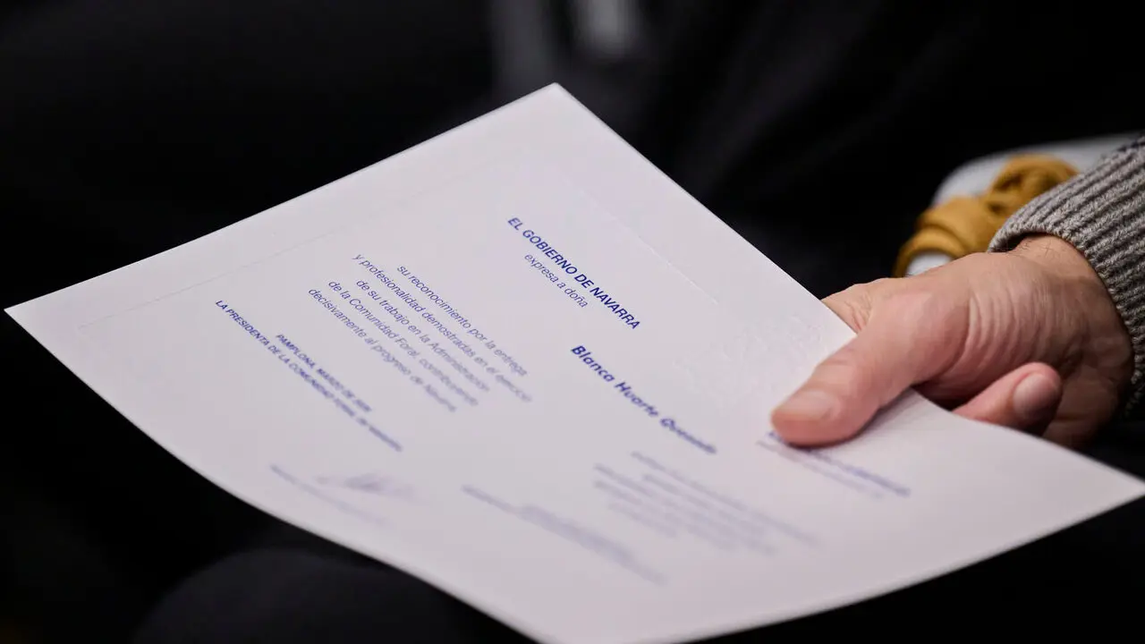 La presidenta de Navarra, Mar&iacute;a Chivite, preside el acto de homenaje a las personas empleadas de la Administraci&oacute;n Foral de Navarra jubiladas o fallecidas en 2025. PABLO LASAOSA