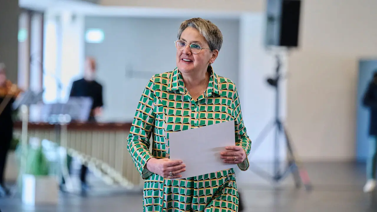 La presidenta de Navarra, Mar&iacute;a Chivite, preside el acto de homenaje a las personas empleadas de la Administraci&oacute;n Foral de Navarra jubiladas o fallecidas en 2025. PABLO LASAOSA