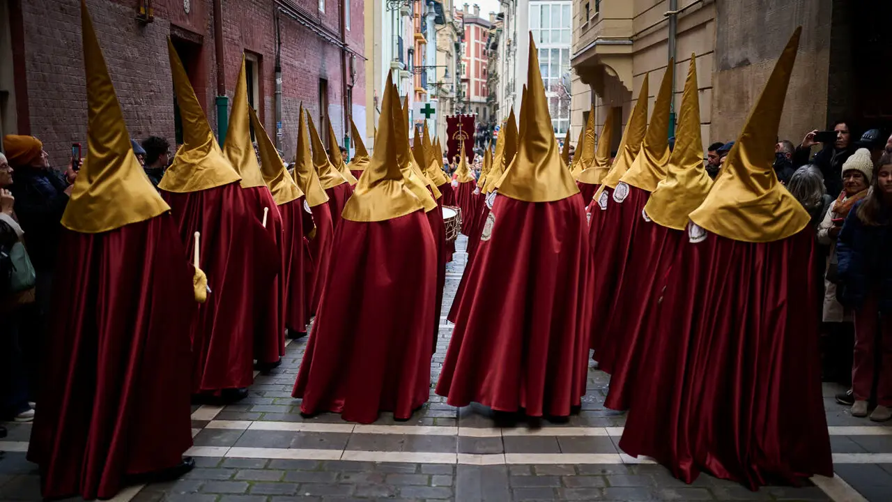 Procesi&oacute;n de Jueves Santo 2026 por las calles de Pamplona. PABLO LASAOSA
