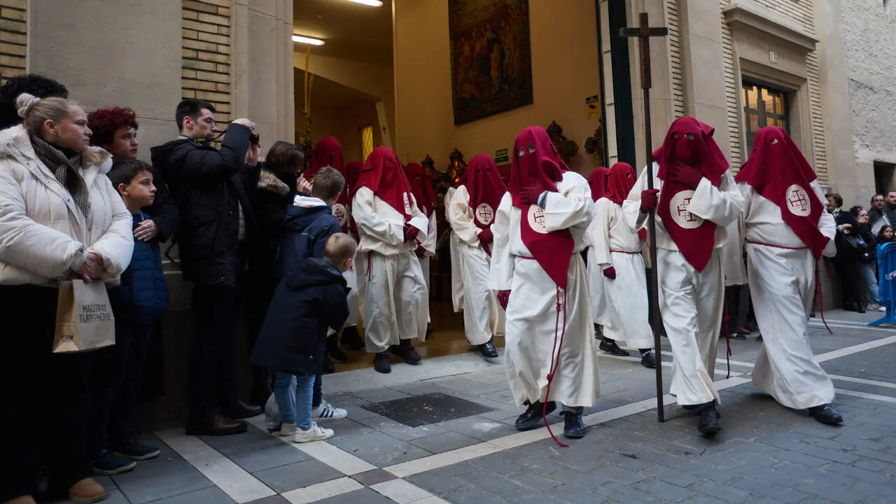 Procesi&oacute;n de Viernes Santo 2026 por las calles de Pamplona. I&Ntilde;IGO ALZUGARAY