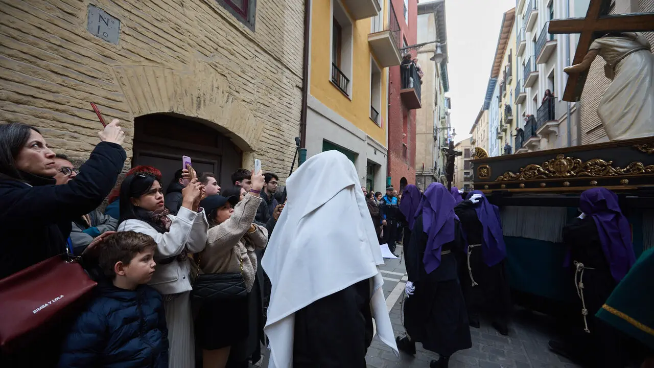 Procesi&oacute;n de Viernes Santo 2026 por las calles de Pamplona. I&Ntilde;IGO ALZUGARAY