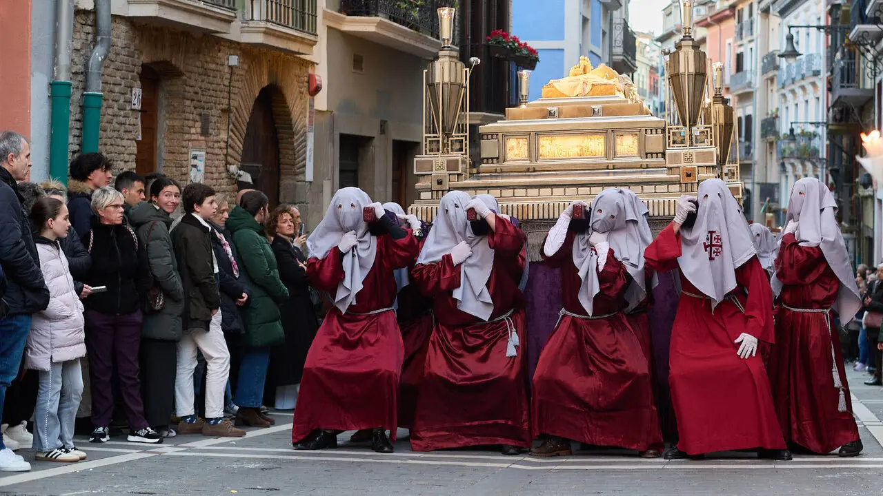 Procesi&oacute;n de Viernes Santo 2026 por las calles de Pamplona. I&Ntilde;IGO ALZUGARAY