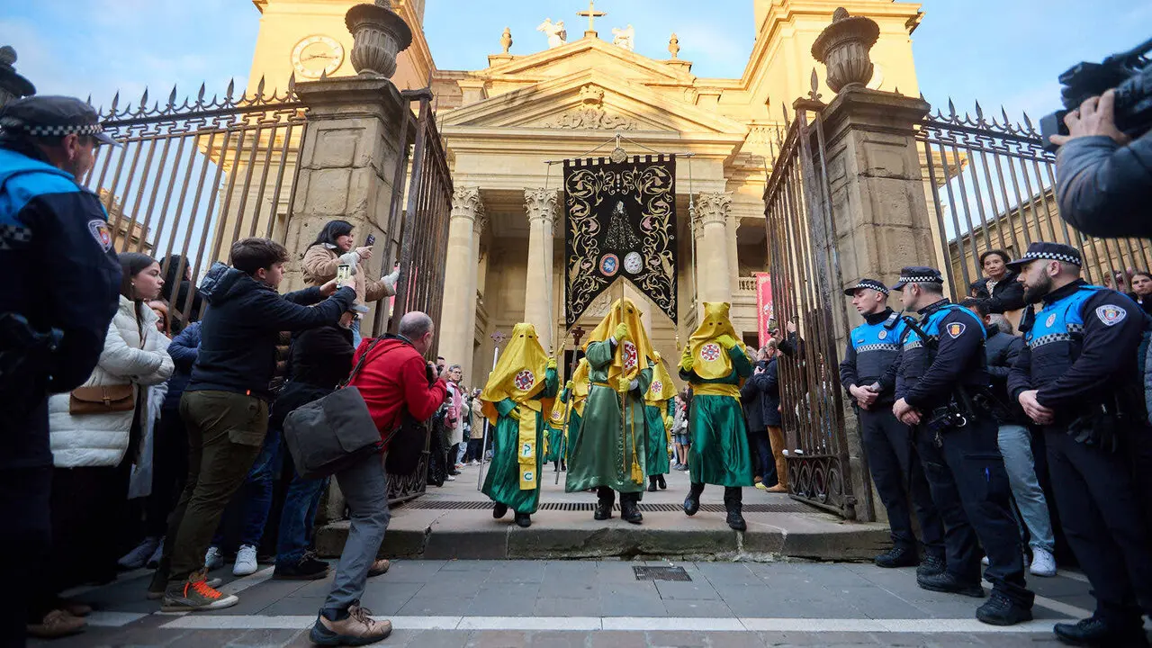Procesi&oacute;n de Viernes Santo 2026 por las calles de Pamplona. I&Ntilde;IGO ALZUGARAY