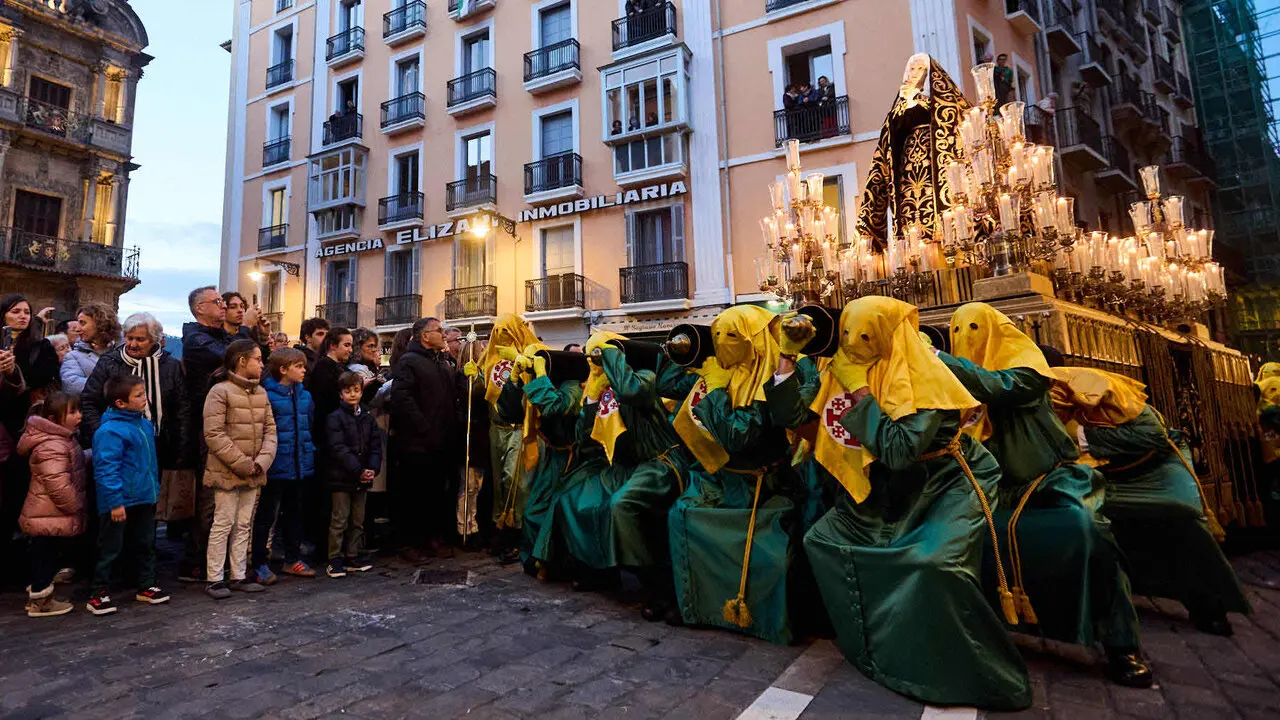 Procesi&oacute;n de Viernes Santo 2026 por las calles de Pamplona. I&Ntilde;IGO ALZUGARAY