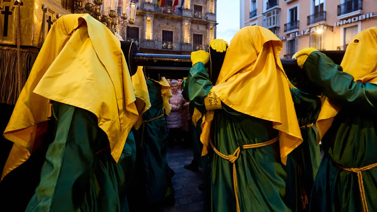 Procesi&oacute;n de Viernes Santo 2026 por las calles de Pamplona. I&Ntilde;IGO ALZUGARAY