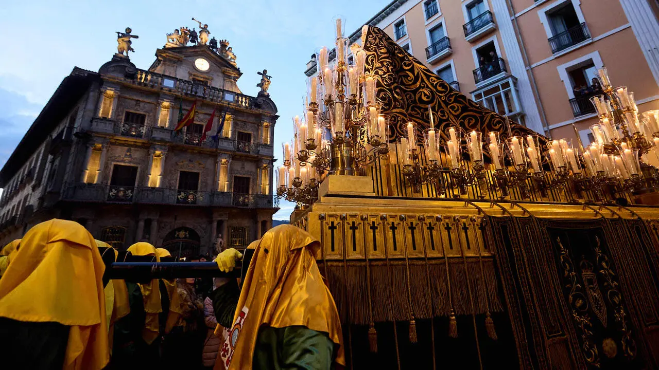 Procesi&oacute;n de Viernes Santo 2026 por las calles de Pamplona. I&Ntilde;IGO ALZUGARAY