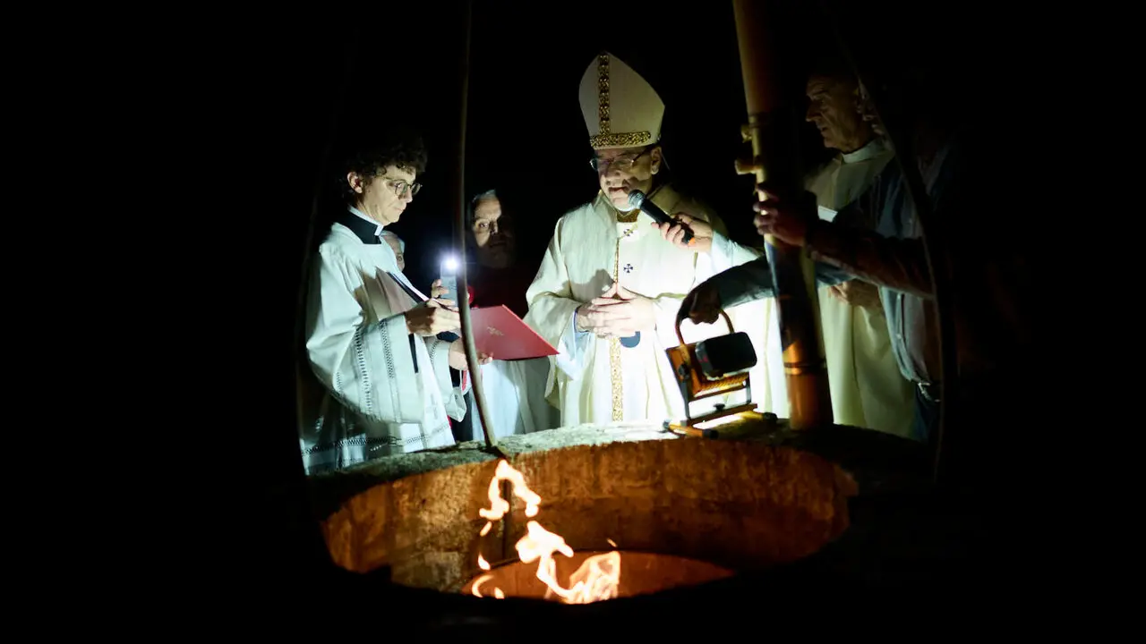 Vigilia Pascual en la Catedral de Pamplona durante la Semana Santa de 2026. PABLO LASAOSA