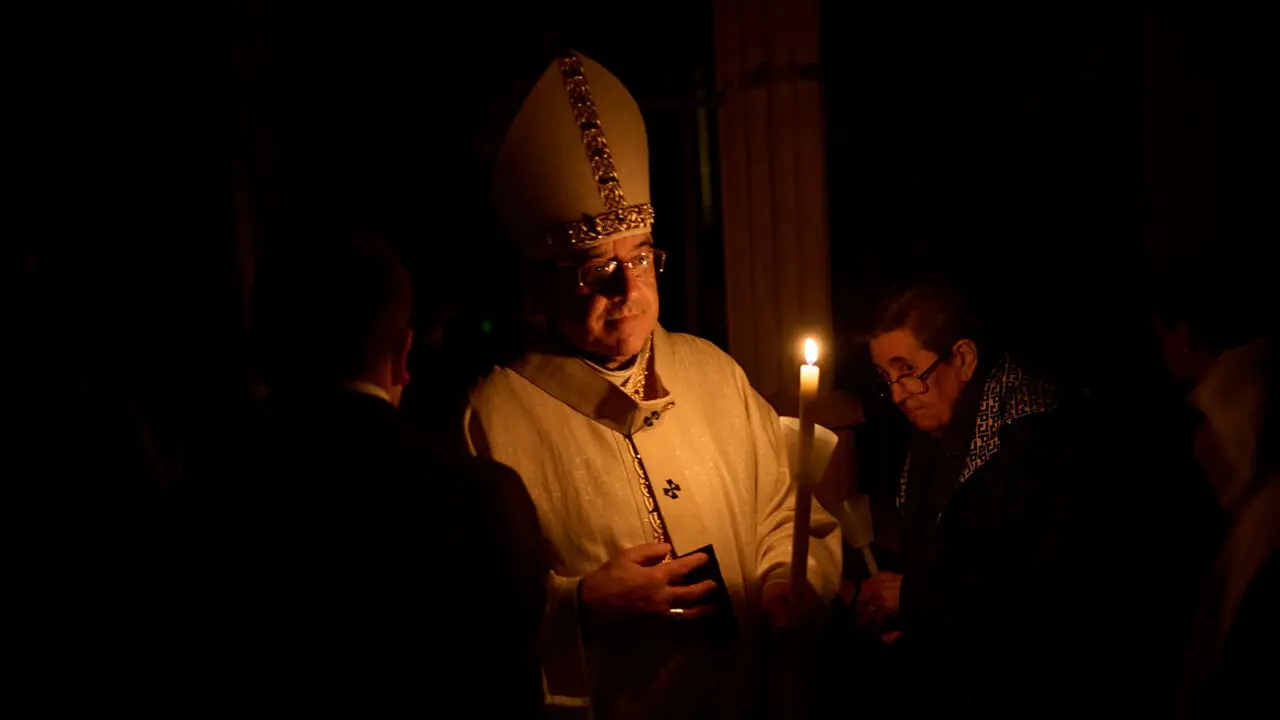 Vigilia Pascual en la Catedral de Pamplona durante la Semana Santa de 2026. PABLO LASAOSA