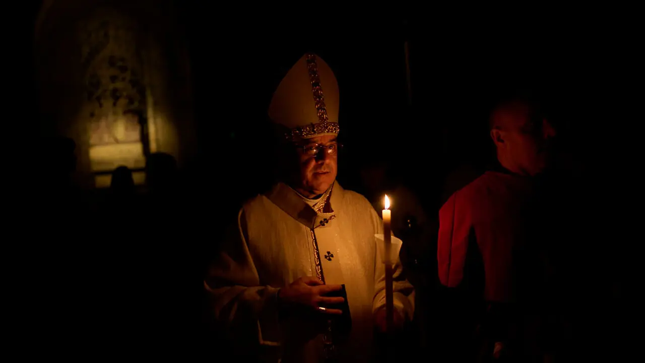 Vigilia Pascual en la Catedral de Pamplona durante la Semana Santa de 2026. PABLO LASAOSA