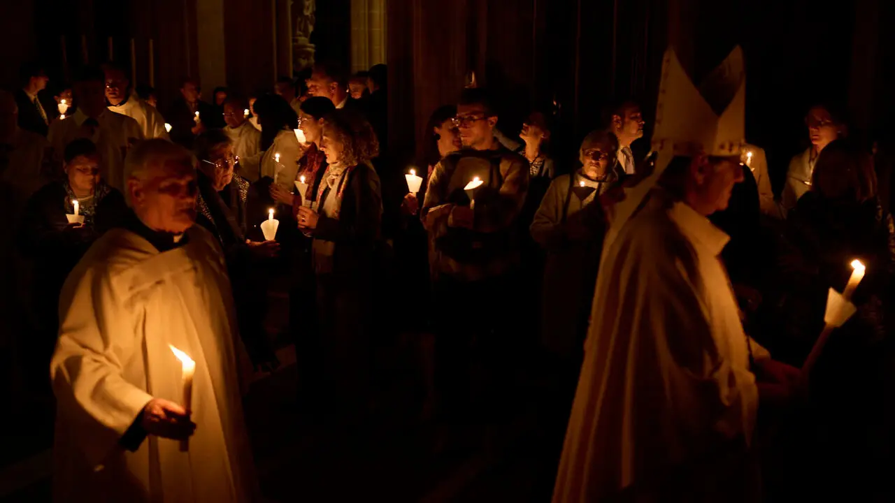 Vigilia Pascual en la Catedral de Pamplona durante la Semana Santa de 2026. PABLO LASAOSA