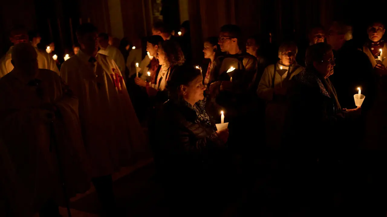 Vigilia Pascual en la Catedral de Pamplona durante la Semana Santa de 2026. PABLO LASAOSA