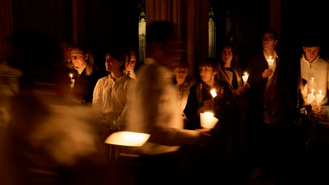 Vigilia Pascual en la Catedral de Pamplona durante la Semana Santa de 2026. PABLO LASAOSA