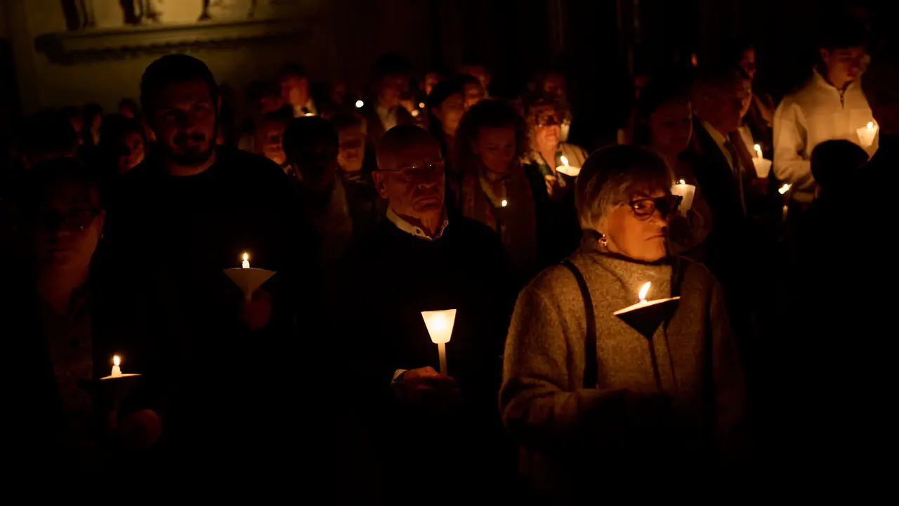 Vigilia Pascual en la Catedral de Pamplona durante la Semana Santa de 2026. PABLO LASAOSA