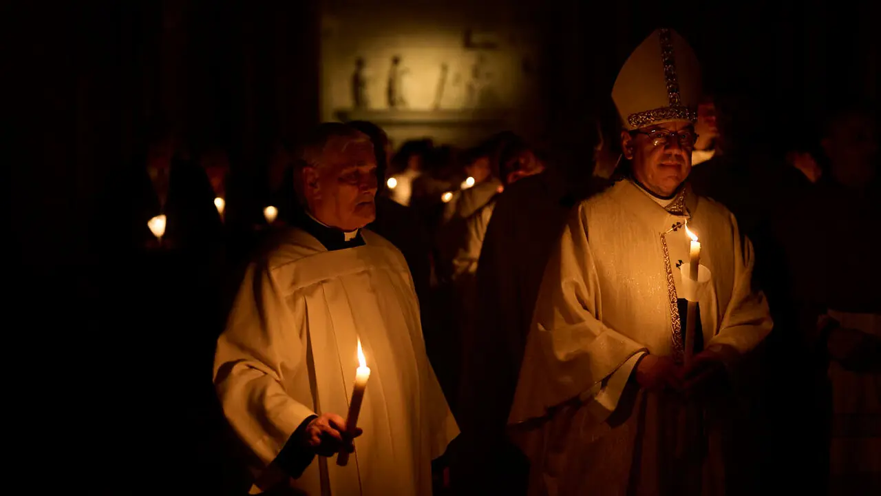 Vigilia Pascual en la Catedral de Pamplona durante la Semana Santa de 2026. PABLO LASAOSA