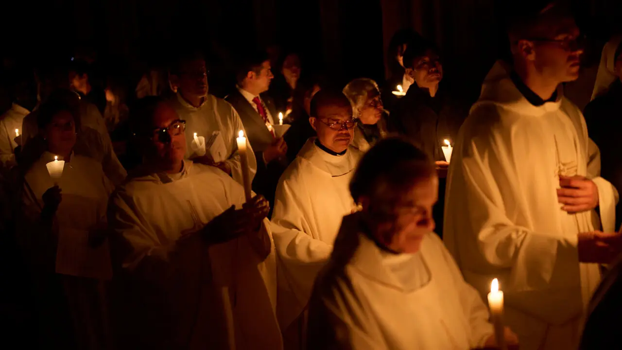 Vigilia Pascual en la Catedral de Pamplona durante la Semana Santa de 2026. PABLO LASAOSA