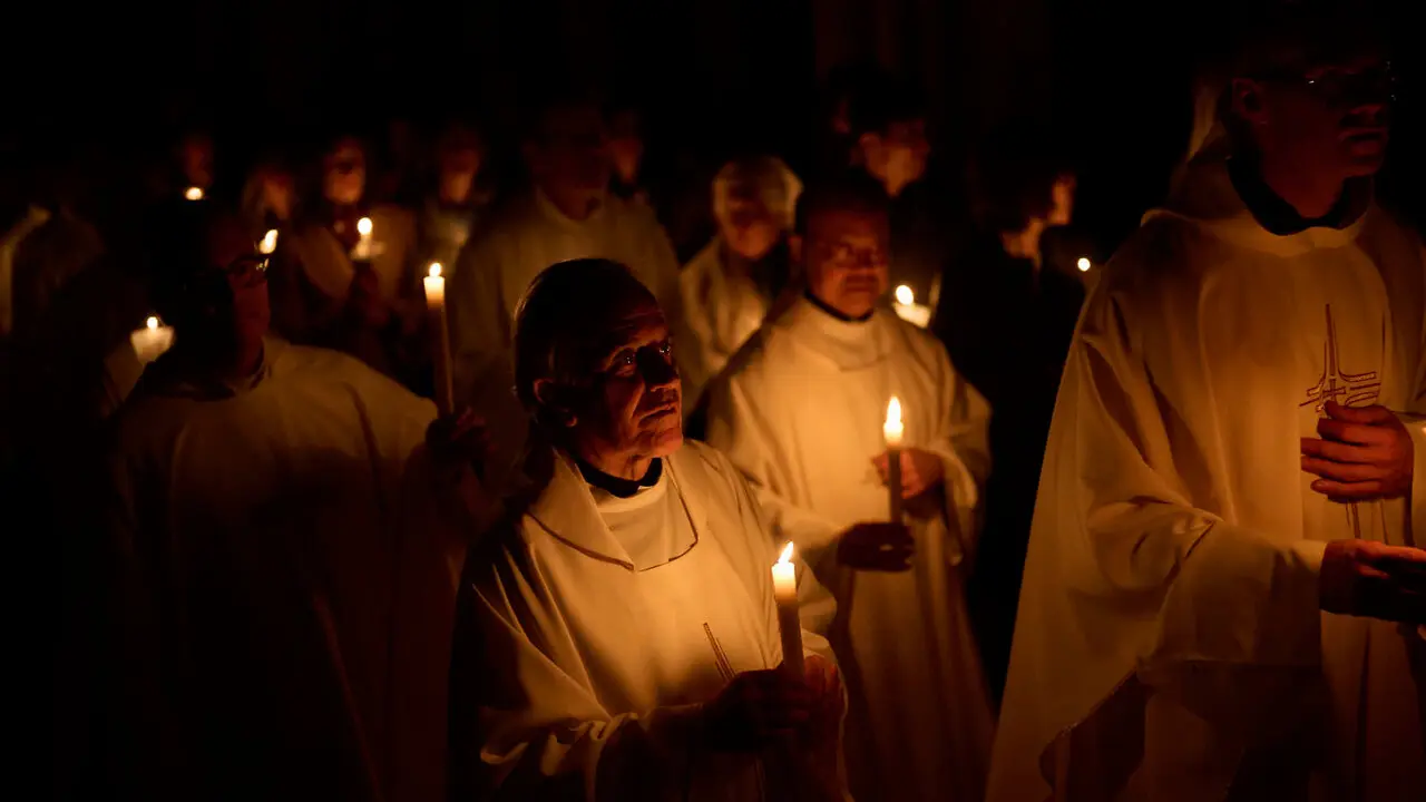 Vigilia Pascual en la Catedral de Pamplona durante la Semana Santa de 2026. PABLO LASAOSA