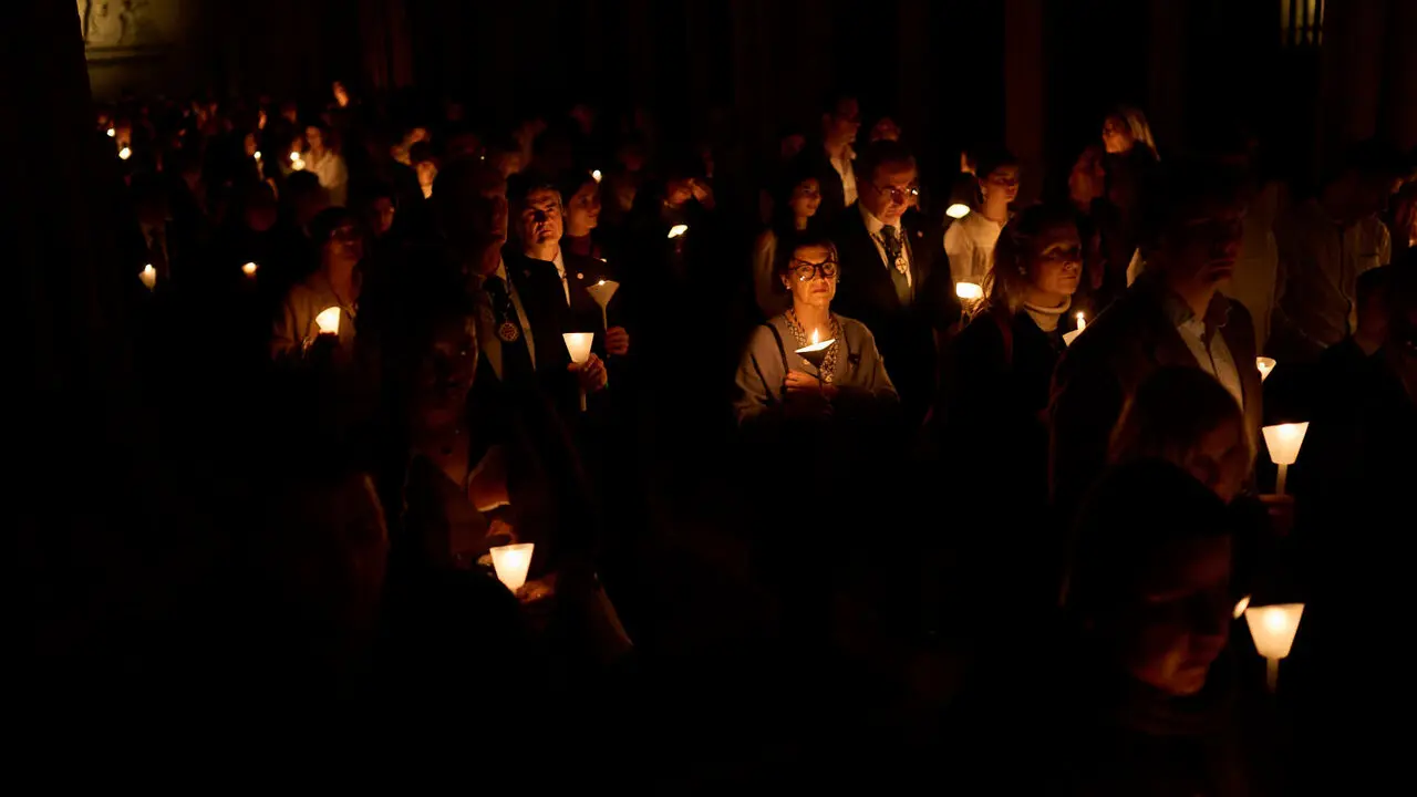 Vigilia Pascual en la Catedral de Pamplona durante la Semana Santa de 2026. PABLO LASAOSA