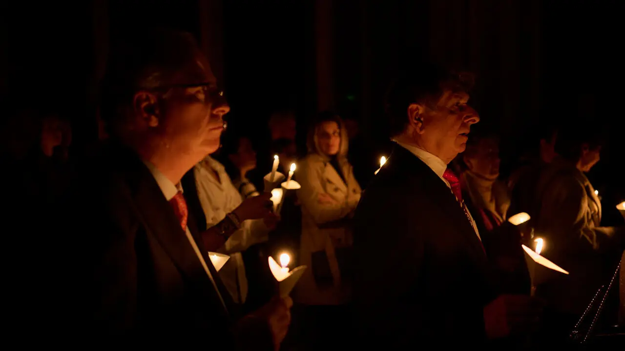 Vigilia Pascual en la Catedral de Pamplona durante la Semana Santa de 2026. PABLO LASAOSA