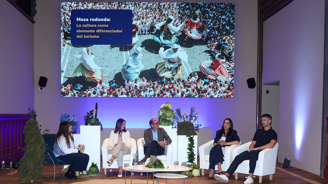 Entrega de los Traveller Review Awards 2026 que reconocen a los alojamientos y destinos m&aacute;s acogedores y que en esta ocasi&oacute;n sit&uacute;an a Navarra como la regi&oacute;n m&aacute;s acogedora. I&Ntilde;IGO ALZUGARAY