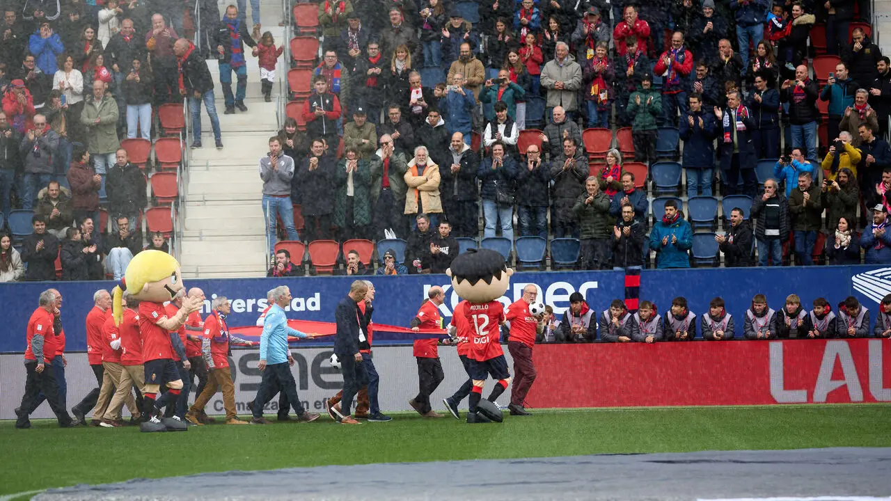 Homenaje a la plantilla de CA Osasuna que logr&oacute; el ascenso a Primera Divisi&oacute;n en 1980. I&Ntilde;IGO ALZUGARAY