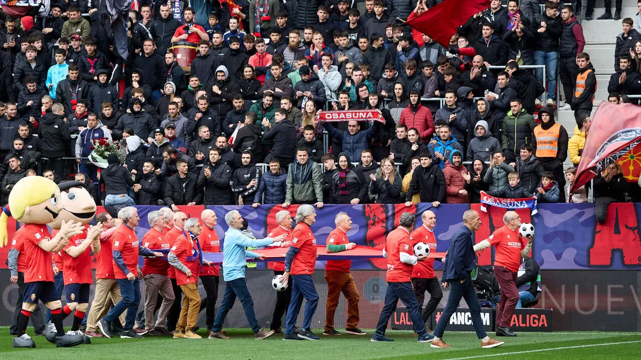 Homenaje a la plantilla de CA Osasuna que logr&oacute; el ascenso a Primera Divisi&oacute;n en 1980. I&Ntilde;IGO ALZUGARAY