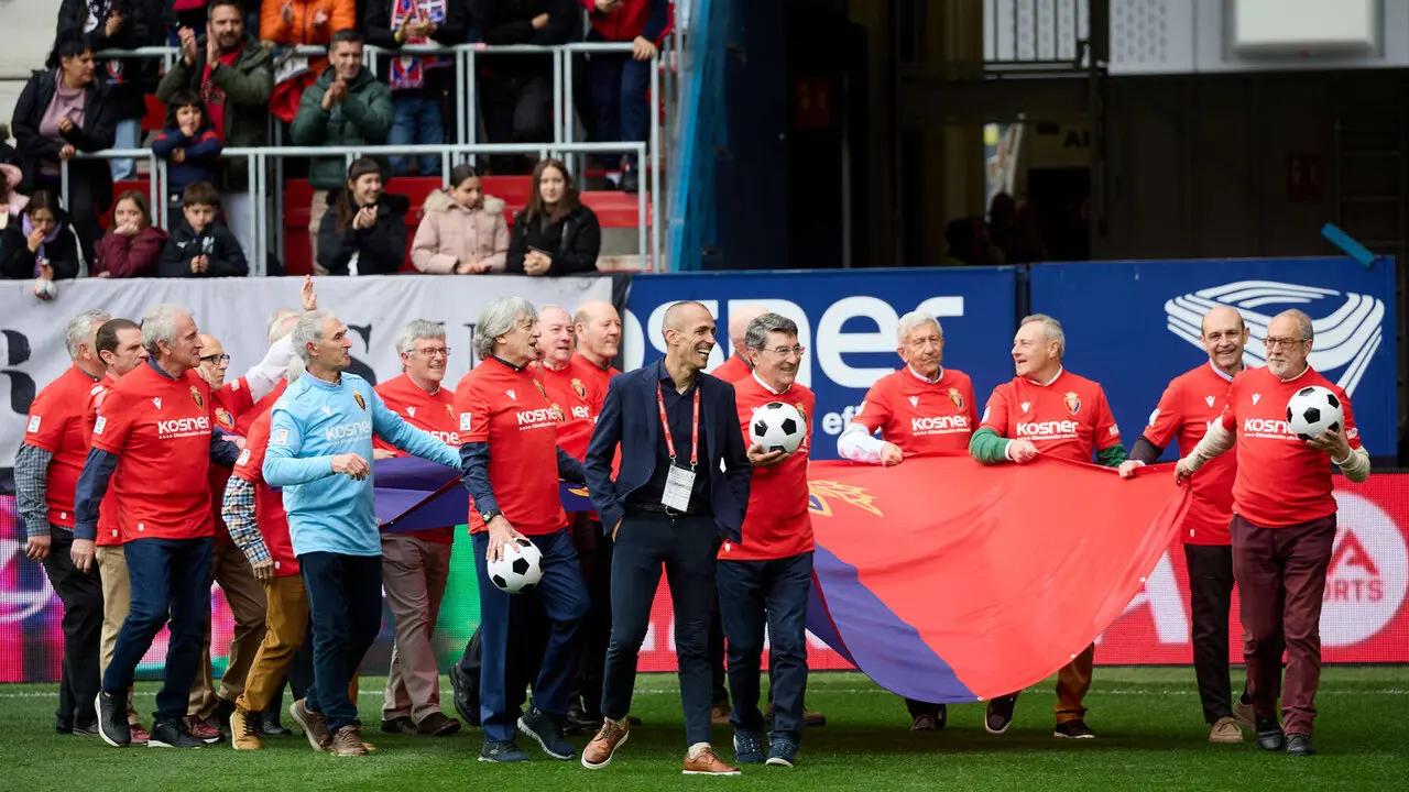 Homenaje a la plantilla de CA Osasuna que logr&oacute; el ascenso a Primera Divisi&oacute;n en 1980. I&Ntilde;IGO ALZUGARAY