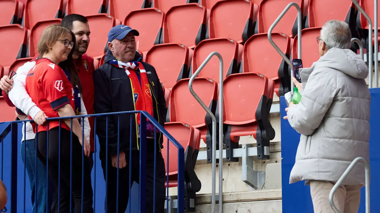 La grada del estadio de El Sadar durante el partido de La Liga EA Sports entre CA Osasuna y Real Betis disputado en Pamplona. I&Ntilde;IGO ALZUGARAY