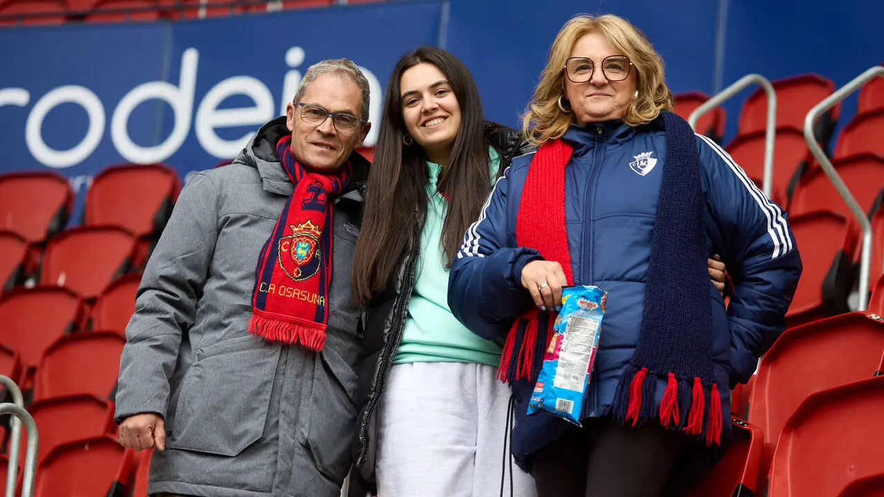 La grada del estadio de El Sadar durante el partido de La Liga EA Sports entre CA Osasuna y Real Betis disputado en Pamplona. I&Ntilde;IGO ALZUGARAY