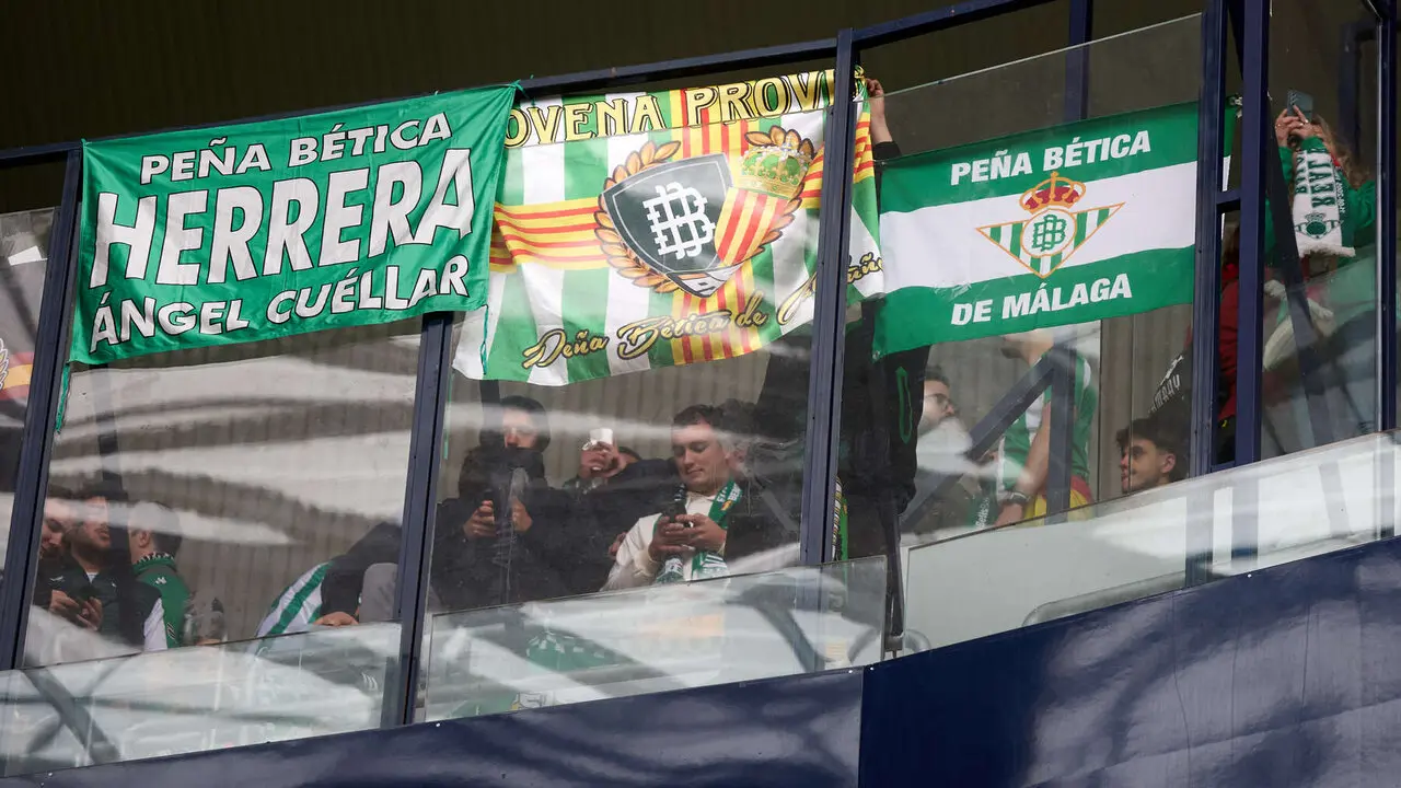 La grada del estadio de El Sadar durante el partido de La Liga EA Sports entre CA Osasuna y Real Betis disputado en Pamplona. I&Ntilde;IGO ALZUGARAY
