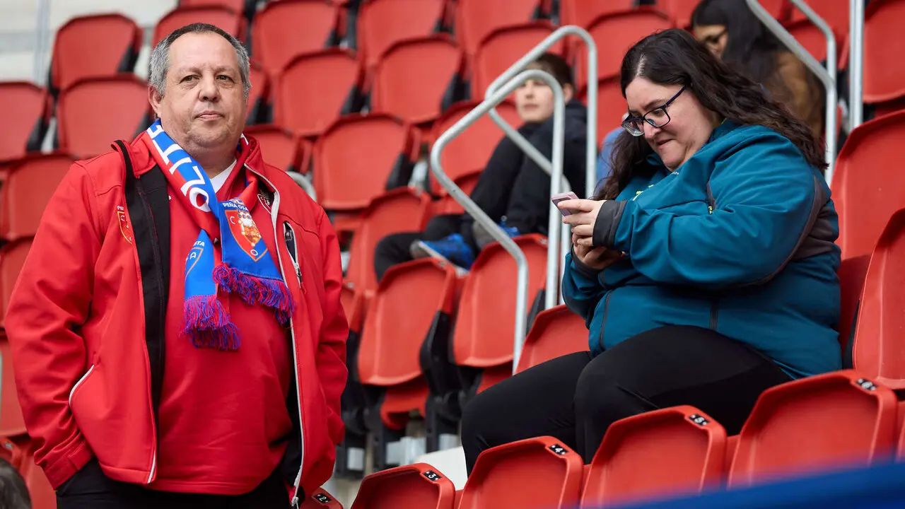 La grada del estadio de El Sadar durante el partido de La Liga EA Sports entre CA Osasuna y Real Betis disputado en Pamplona. I&Ntilde;IGO ALZUGARAY