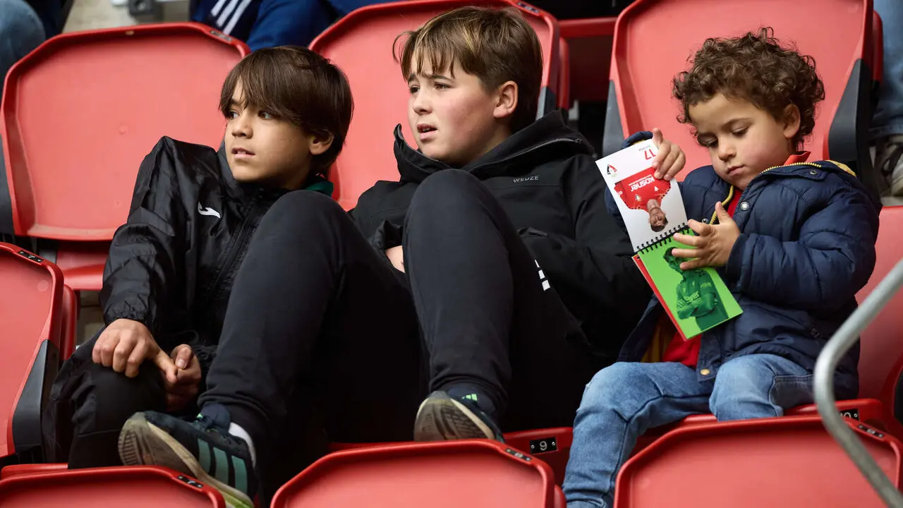 La grada del estadio de El Sadar durante el partido de La Liga EA Sports entre CA Osasuna y Real Betis disputado en Pamplona. I&Ntilde;IGO ALZUGARAY