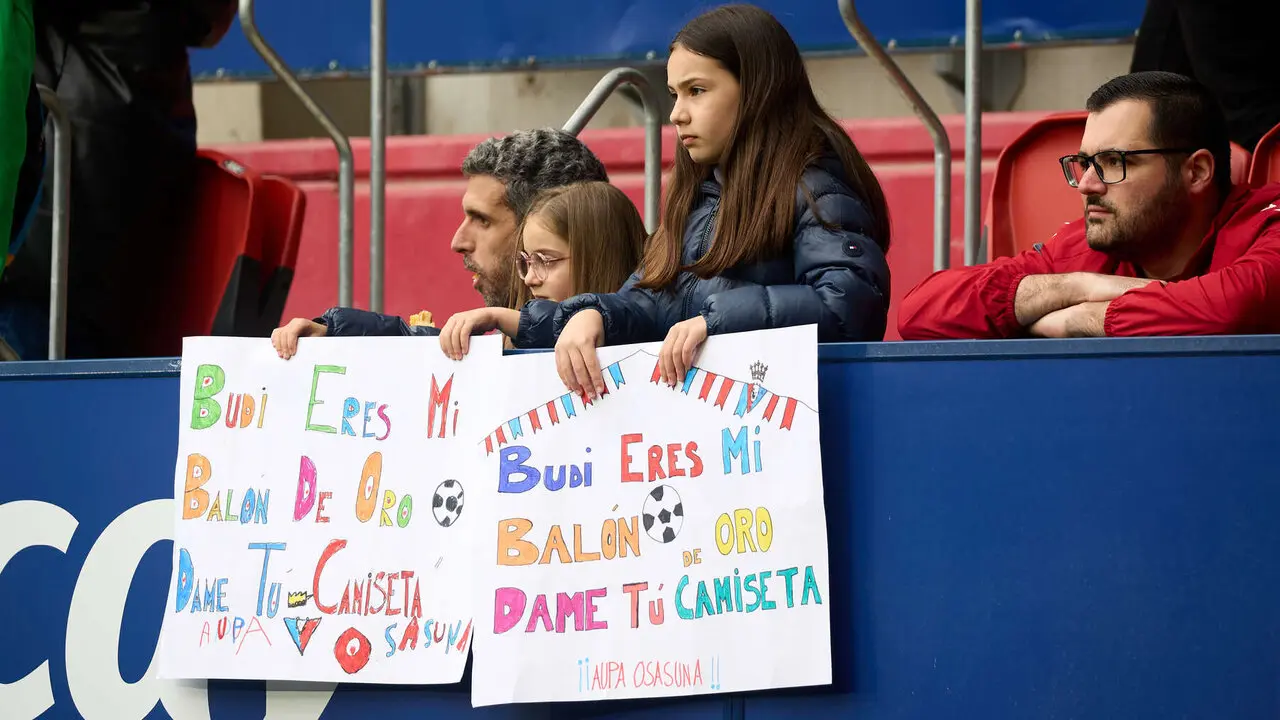 La grada del estadio de El Sadar durante el partido de La Liga EA Sports entre CA Osasuna y Real Betis disputado en Pamplona. I&Ntilde;IGO ALZUGARAY