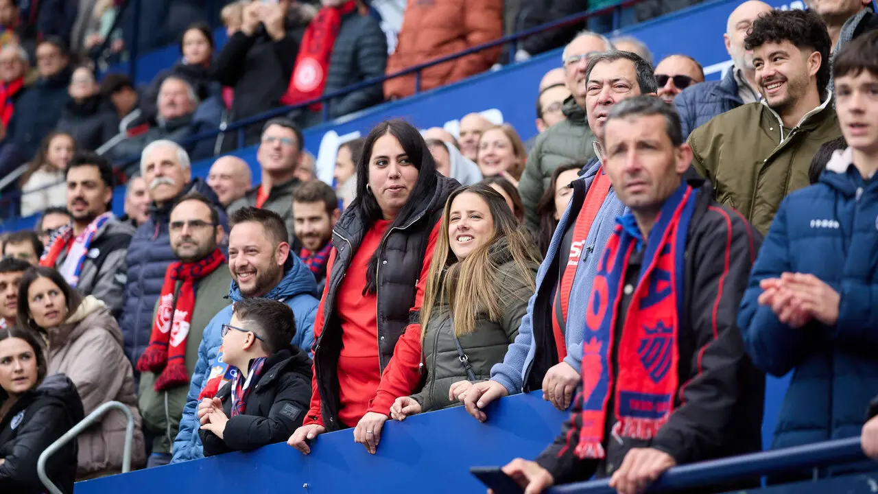 La grada del estadio de El Sadar durante el partido de La Liga EA Sports entre CA Osasuna y Real Betis disputado en Pamplona. I&Ntilde;IGO ALZUGARAY