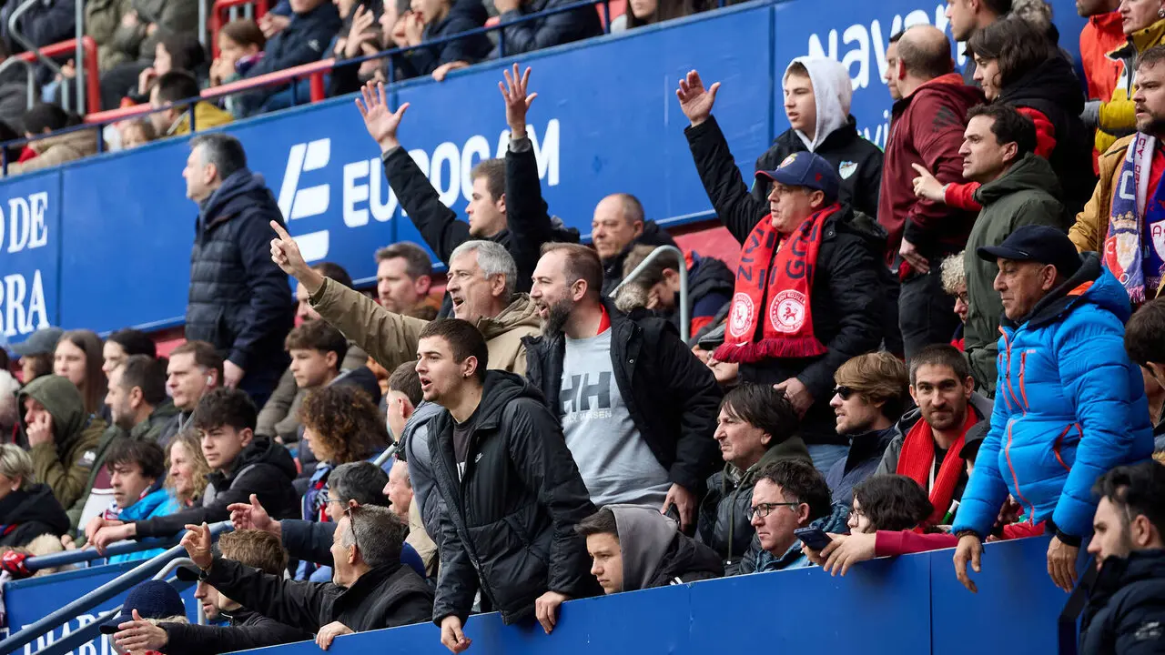 La grada del estadio de El Sadar durante el partido de La Liga EA Sports entre CA Osasuna y Real Betis disputado en Pamplona. I&Ntilde;IGO ALZUGARAY