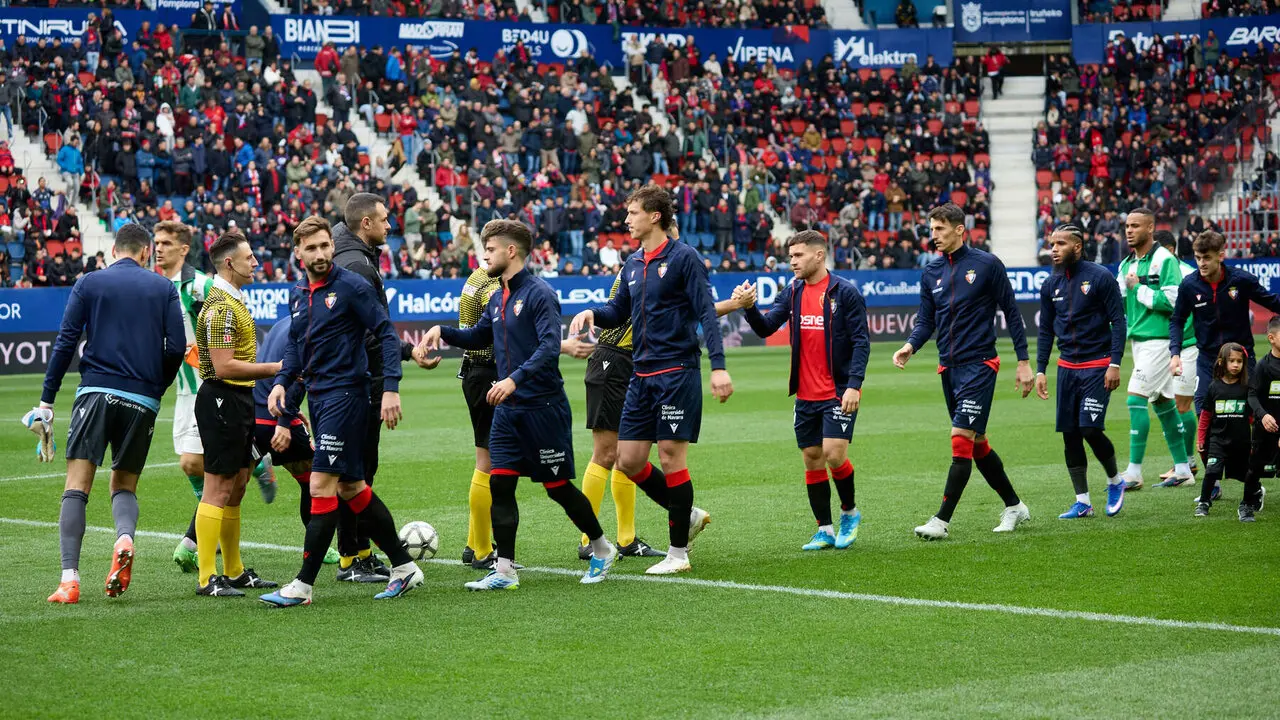 Partido de La Liga EA Sports entre CA Osasuna y Real Betis disputado en el estadio de El Sadar en Pamplona. I&Ntilde;IGO ALZUGARAY