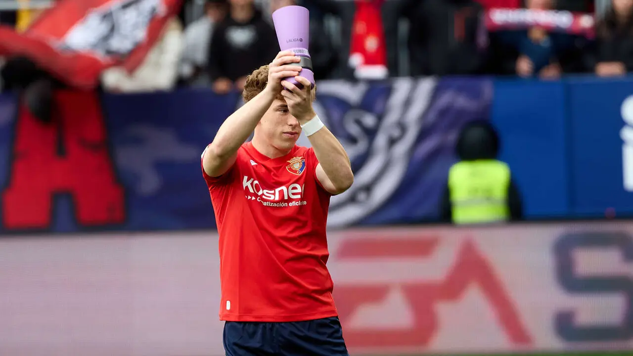 V&iacute;ctor Mu&ntilde;oz extremo del CA Osasuna ha sido elegido Mejor Jugador Sub-23 de LALIGA EA SPORTS en marzo de 2026 durante el partido de La Liga EA Sports entre CA Osasuna y Real Betis disputado en el estadio de El Sadar en Pamplona. I&Ntilde;IGO ALZUGARAY