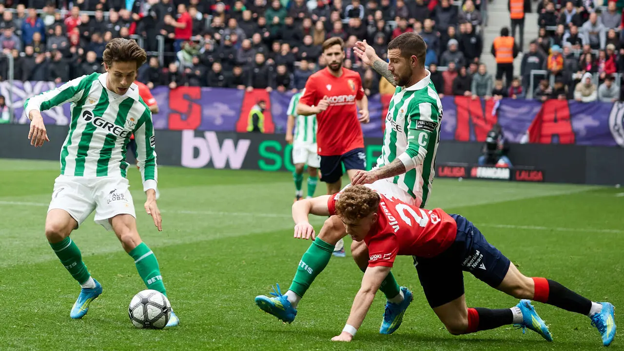 Partido de La Liga EA Sports entre CA Osasuna y Real Betis disputado en el estadio de El Sadar en Pamplona. I&Ntilde;IGO ALZUGARAY