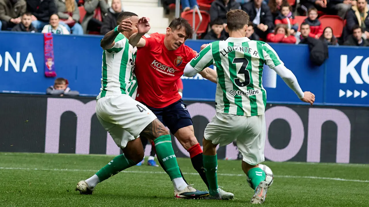Partido de La Liga EA Sports entre CA Osasuna y Real Betis disputado en el estadio de El Sadar en Pamplona. I&Ntilde;IGO ALZUGARAY