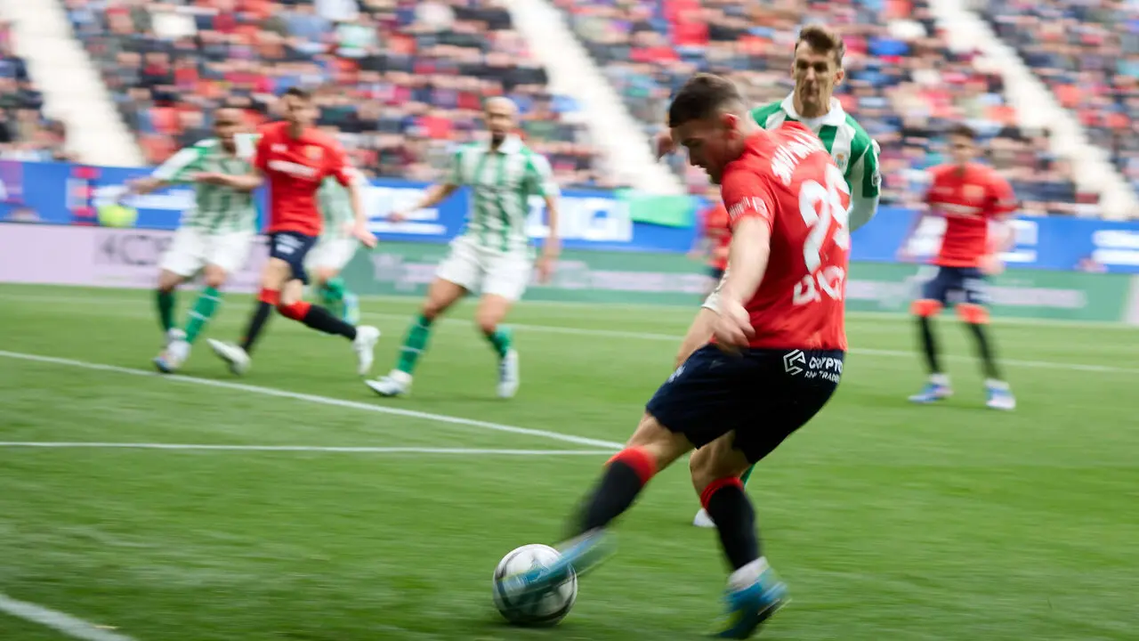 Partido de La Liga EA Sports entre CA Osasuna y Real Betis disputado en el estadio de El Sadar en Pamplona. I&Ntilde;IGO ALZUGARAY