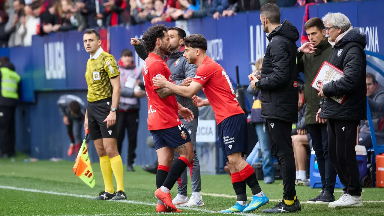 Partido de La Liga EA Sports entre CA Osasuna y Real Betis disputado en el estadio de El Sadar en Pamplona. I&Ntilde;IGO ALZUGARAY