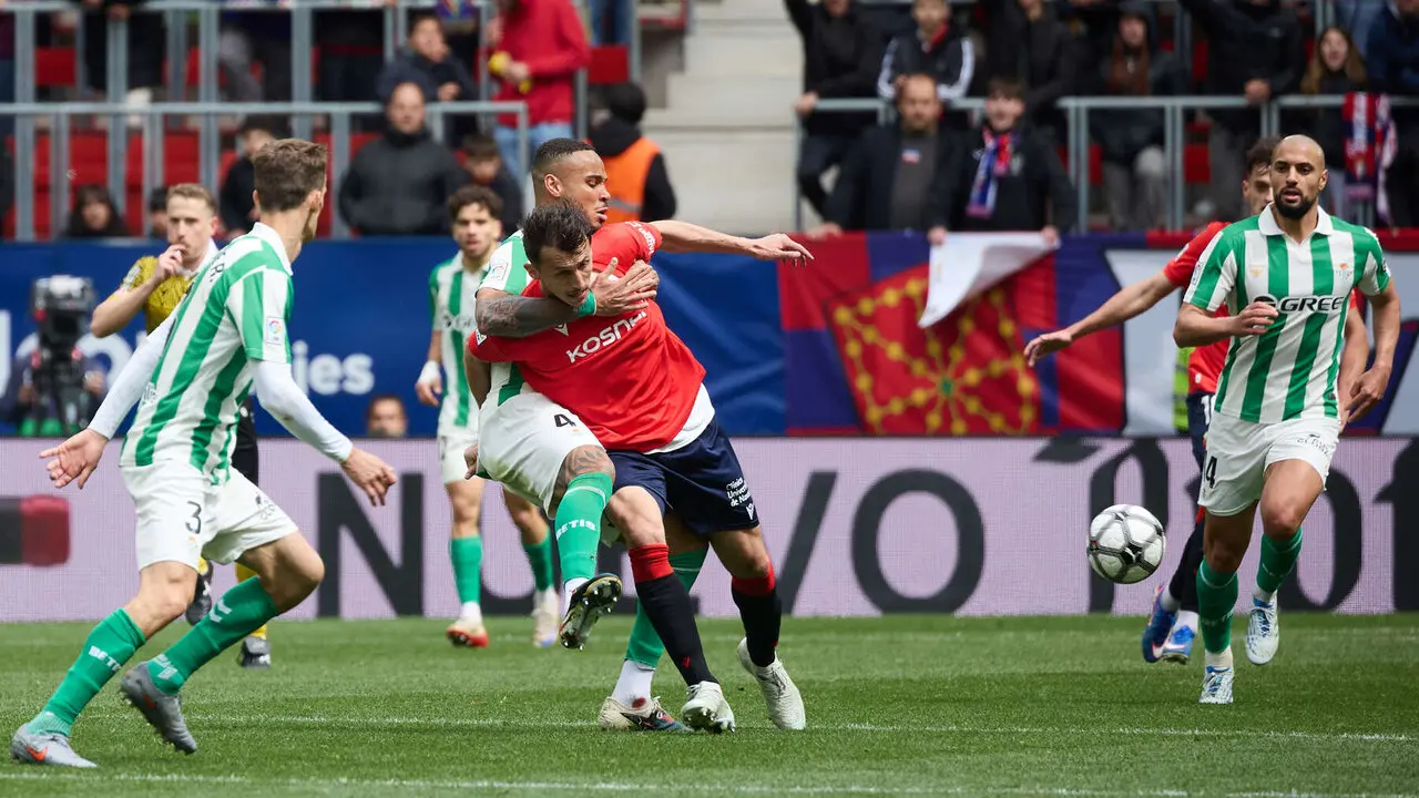 Partido de La Liga EA Sports entre CA Osasuna y Real Betis disputado en el estadio de El Sadar en Pamplona. I&Ntilde;IGO ALZUGARAY